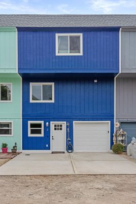 Attached, Exterior, Facade, Rowhouse