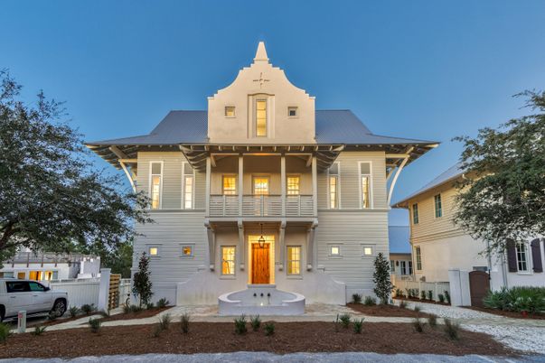 Exterior, Facade, American Foursquare