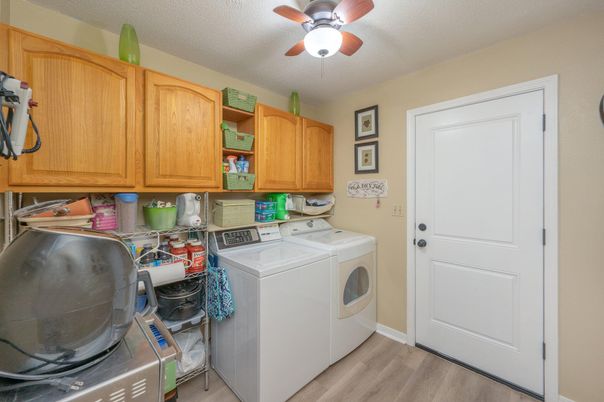 Interior, Washer, Wood Texture Flooring