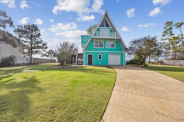 Attached, Backyard, Exterior, Facade, A Frame
