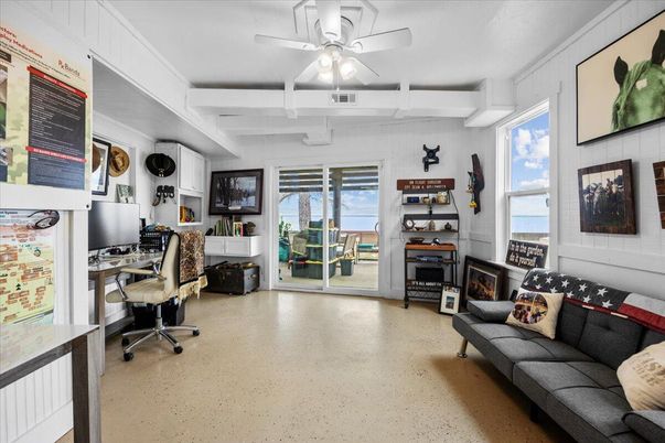 Home Office, Interior