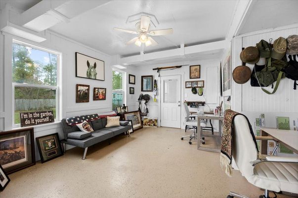 Home Office, Interior