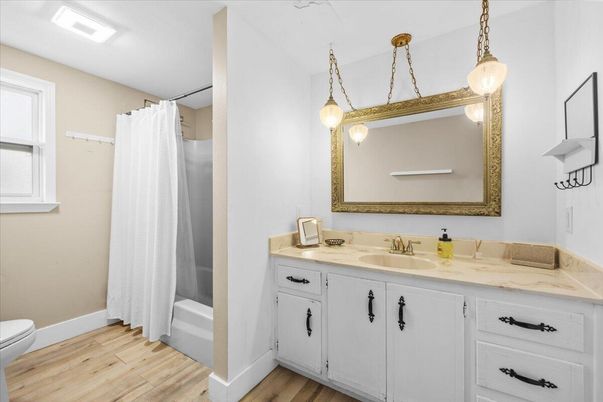 Bathroom, Interior, Pendant Lights, Wood Texture Flooring