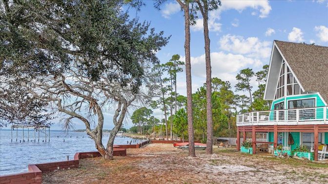 Exterior, Lake