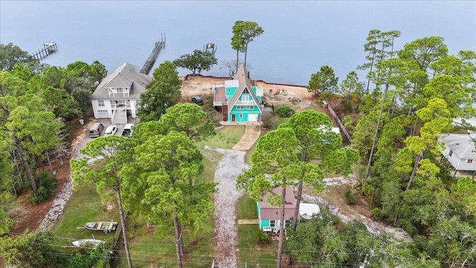 Exterior, Drone