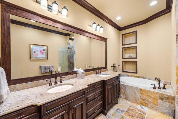 Bathroom, Dual Sink Vanities, Interior, Recessed Lighting