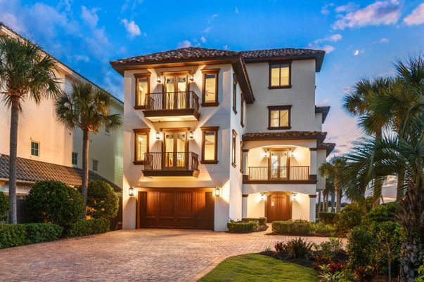 Attached, Exterior, Facade, Mediterranean