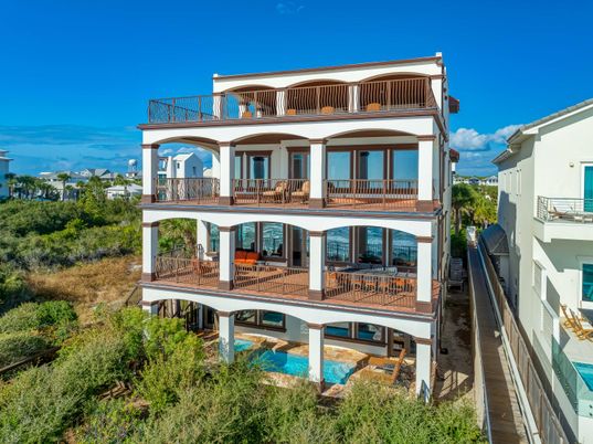 Exterior, Facade, Pool, Mediterranean