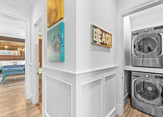 Interior, Utility Closets, Washer, Wood Texture Flooring