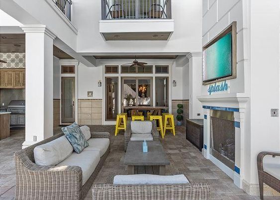 Exterior, Fireplace, Living room