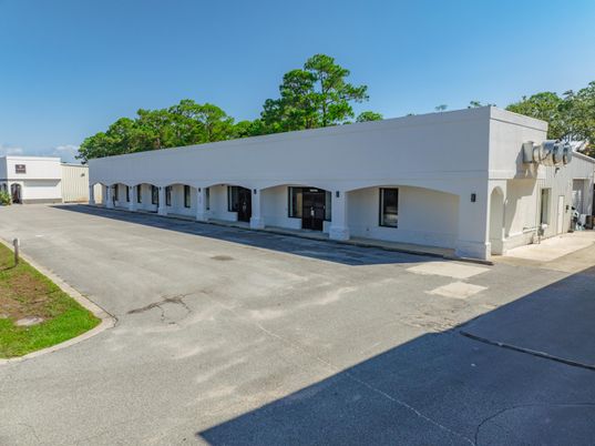 Exterior, Facade, Modern