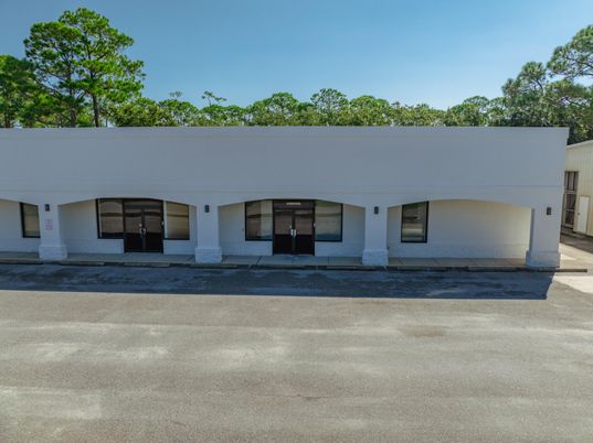 Exterior, Facade, Modern