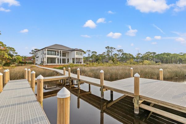 Exterior, Lake