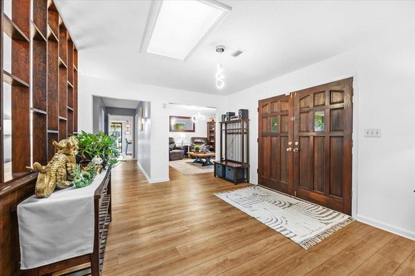 Interior, Pendant Lights, Wood Texture Flooring