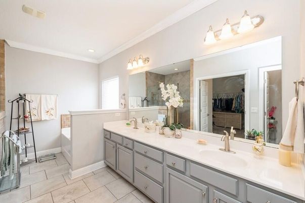 Bathroom, Dual Sink Vanities, Interior, Recessed Lighting