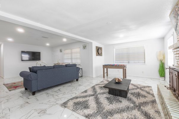 Game Room, Interior, Living room, Marble, Recessed Lighting