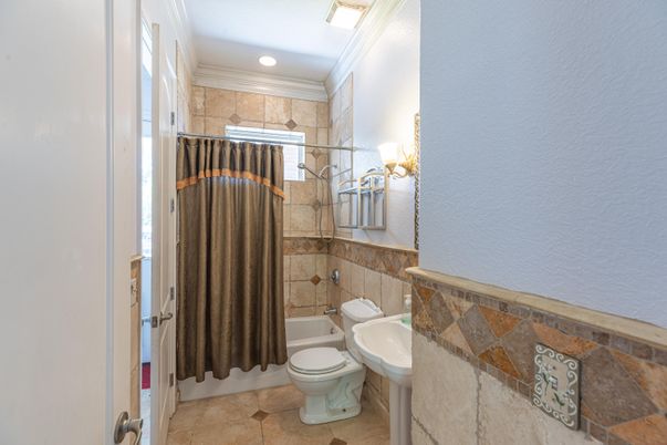Bathroom, Interior, Recessed Lighting