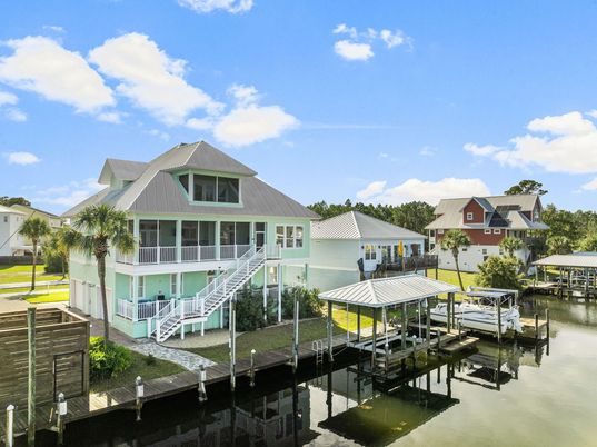 Exterior, Lake