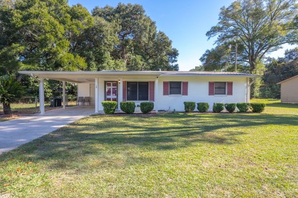 Backyard, Exterior, Facade, Ranch