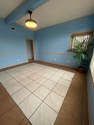 Empty room, Interior