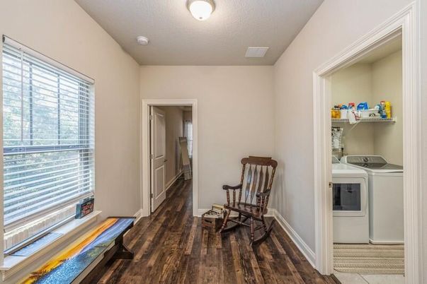 Interior, Washer, Wood Texture Flooring