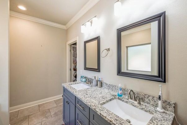 Bathroom, Dual Sink Vanities, Interior, Recessed Lighting
