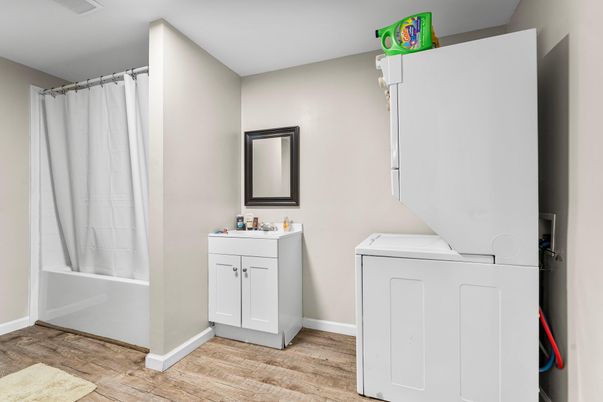 Interior, Washer, Wood Texture Flooring