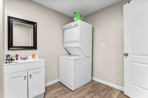 Interior, Utility Closets, Washer, Wood Texture Flooring