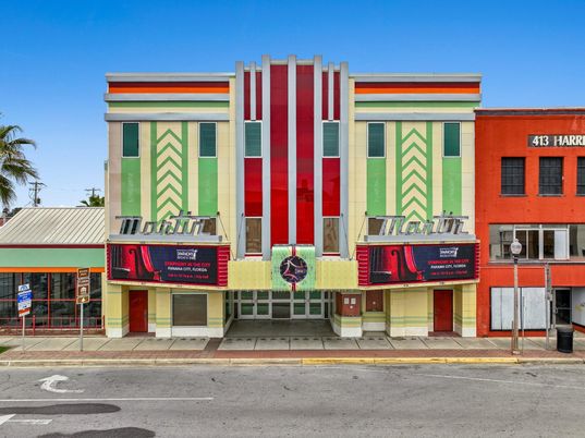 Exterior, Facade, Modern