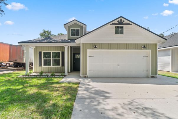 Attached, Exterior, Facade, Ranch