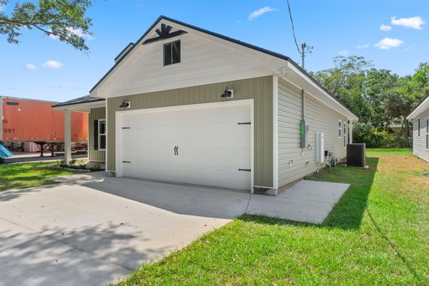 Detached Garage, Exterior