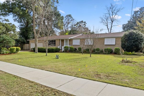 Backyard, Exterior, Facade, Brick Facade, Ranch