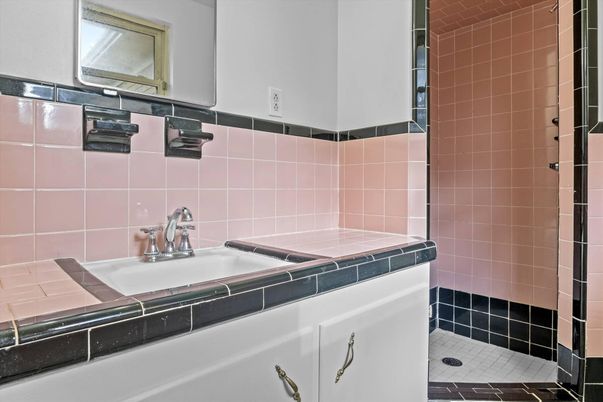 Bathroom, Interior, Tile Countertops