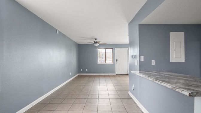 Empty room, Interior