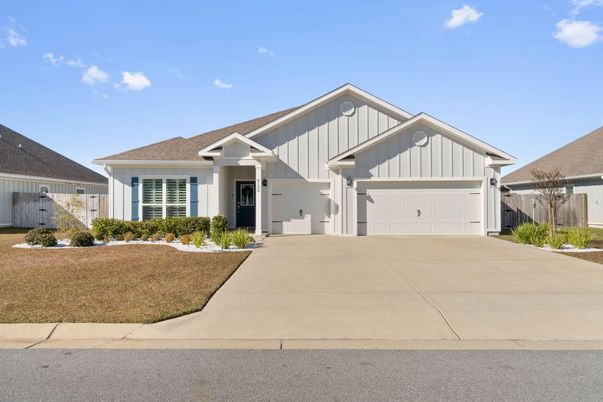 Attached, Exterior, Facade, Farmhouse