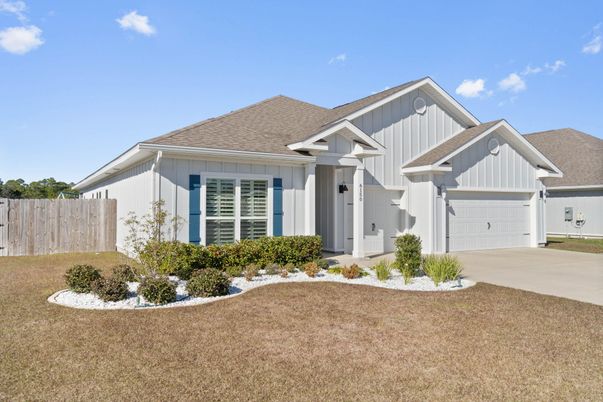 Attached, Exterior, Facade, Farmhouse