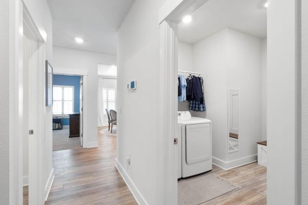 Interior, Recessed Lighting, Washer, Wood Texture Flooring