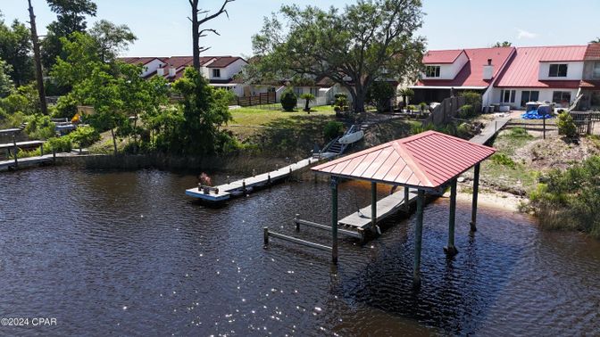 Exterior, Lake