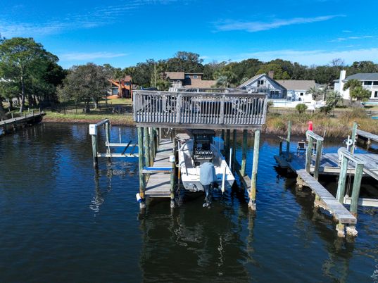 Exterior, Lake