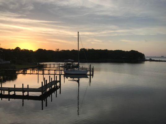 Exterior, Lake
