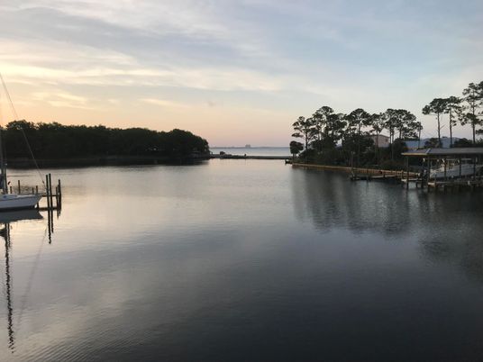 Exterior, Lake