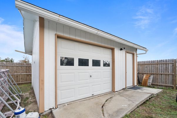 Detached Garage, Exterior