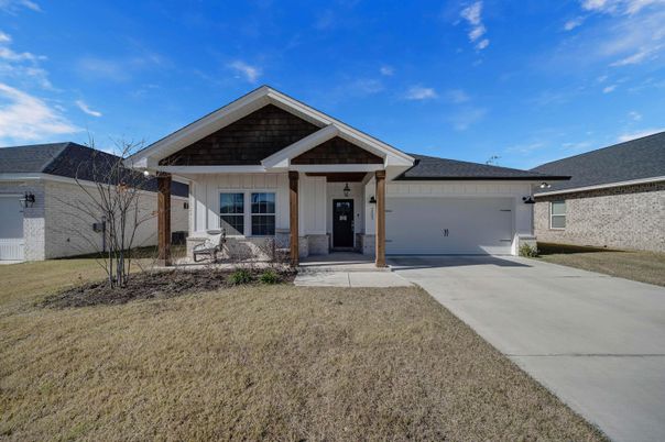 Attached, Exterior, Facade, American Craftsman