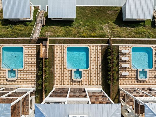 Exterior, Drone