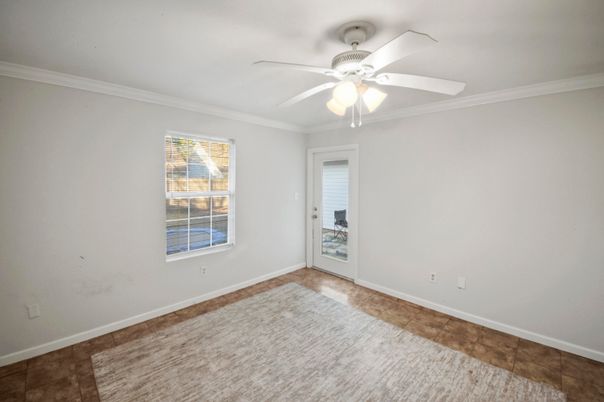 Empty room, Interior