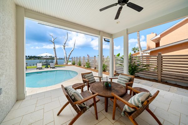 Exterior, Interior, Pool, Sun Room, Water