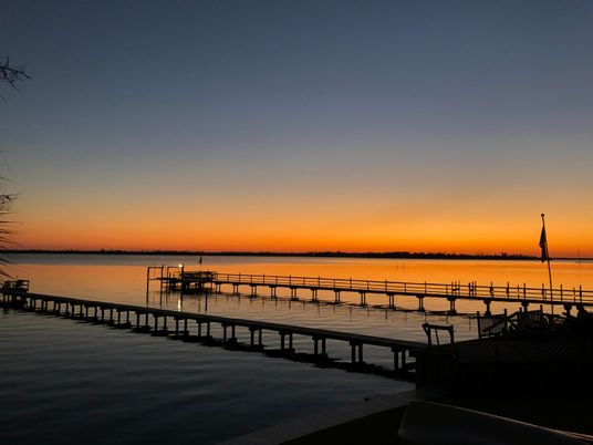 Exterior, Lake