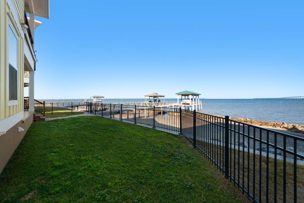 Exterior, Lake