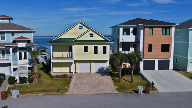 Attached, Exterior, Facade, Rowhouse