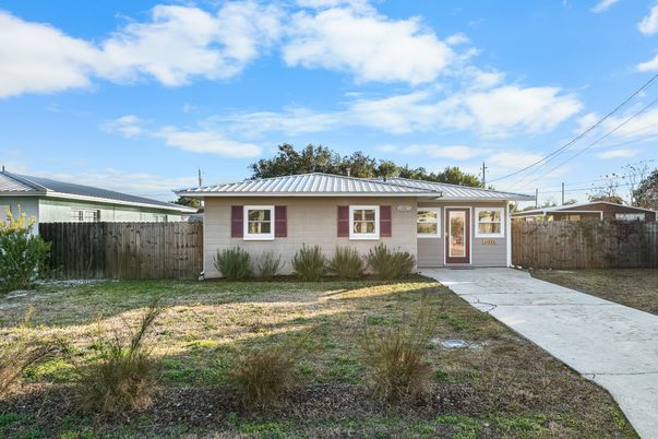 Backyard, Exterior, Facade, Ranch